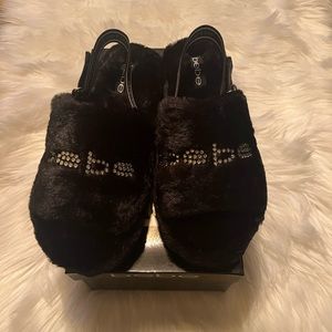 New Women Furry Slides Size 9